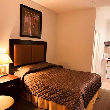 Red Carpet Inn & Suites YYC Exterior foto